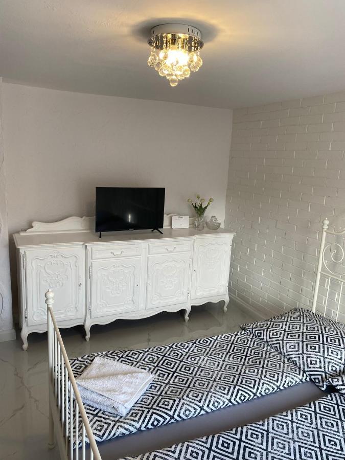 White Apartment Elbing Exterior foto